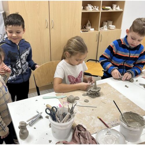 Šiaulių menų mokyklos keramikos būrelio mokiniai