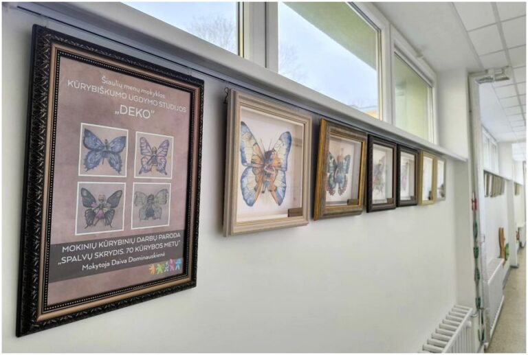 mokinių darbų paroda „Spalvų skrydis. 70 kūrybos metų“